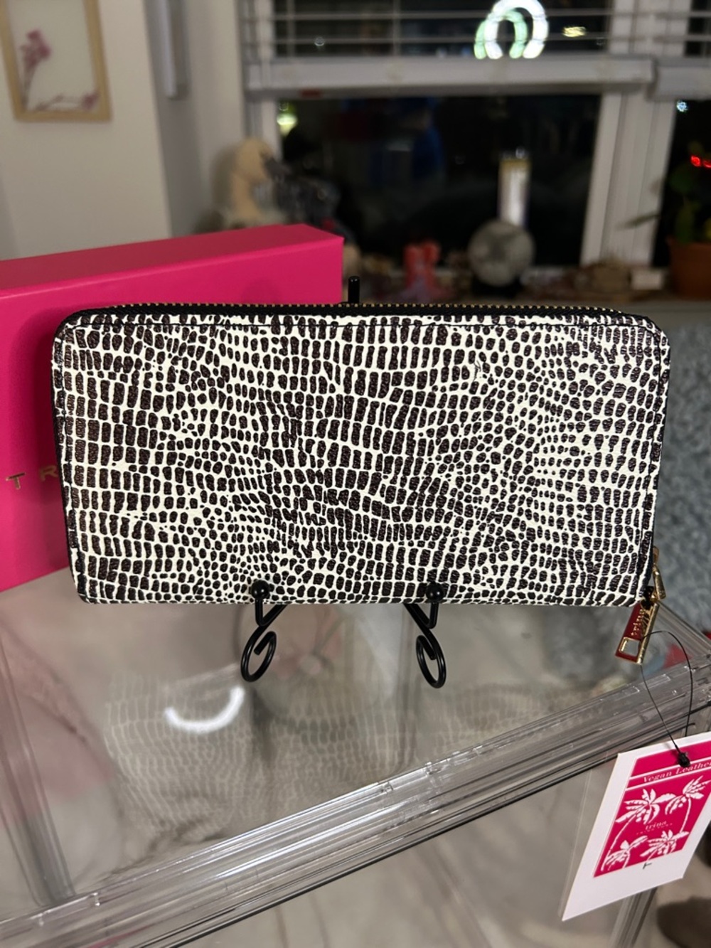 Trina Turk Black/White Croc Embossed Vegan Leather Zip Wallet 4”x 7.5” NWT - Picture 4 of 7